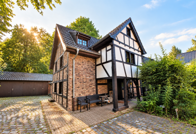 Fachwerkhaus mit hochwertigen Altbauwohnungen in Köln-Lindweiler
